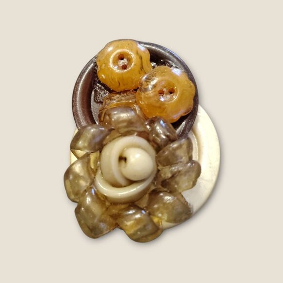 Vintage Floral Beaded Brooch With Amber & Cream Tones Resin & Plastic Materials - Picture 2 of 4
